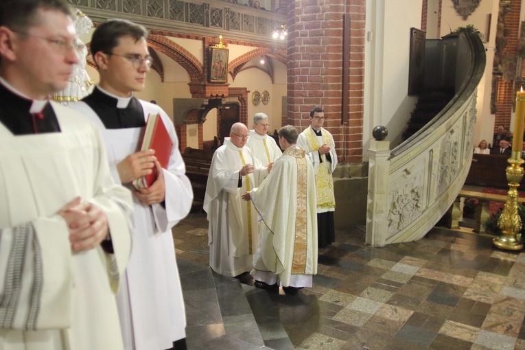 Trzech nowych prezbiterów