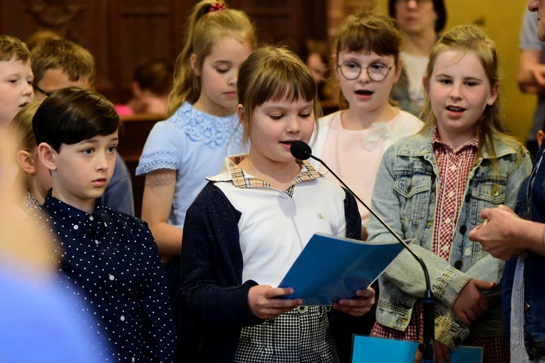 Gietrzwałd. Apostolat "Złota Róża"