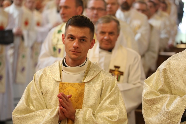 Nowi kapłani diecezji bielsko-żywieckiej A.D. 2023 wyświęceni w katedrze św. Mikołaja