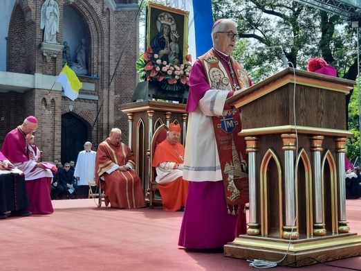 Abp Skworc: Za św. Janem Pawłem II wołam - niech zstąpi Duch Twój i odnowi oblicze ziemi