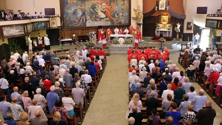 Odpust w parafii pw. Ducha Świętego i 40-lecie kapłaństwa ks. Andrzeja Nicałka