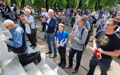 "Jak to dla ciebie ratunku nie ma?". Mocne świadectwa i słowo bp. Odera w Piekarach