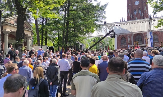 Piekary Śląskie. Tysiące pątników na męskiej pielgrzymce