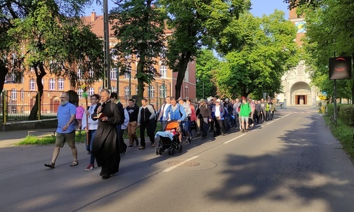 Piekary Śląskie. Tysiące pątników na męskiej pielgrzymce