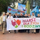 W marszu wzięli przedstawiciele różnych stanów i w różnym wieku. 