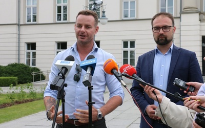 Do udziału w festiwalu zachęcają (od lewej) Adrian Pruski i Mateusz Tyczyński.