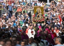 Piekary Śląskie. 80 tysięcy pątników uczestniczyło w niedzielnej pielgrzymce - podsumowała policja