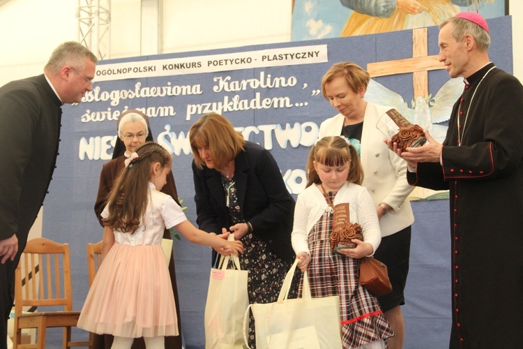 Zabawa. Gala laureatów konkursu "Bł. Karolino, świeć nam przykładem"