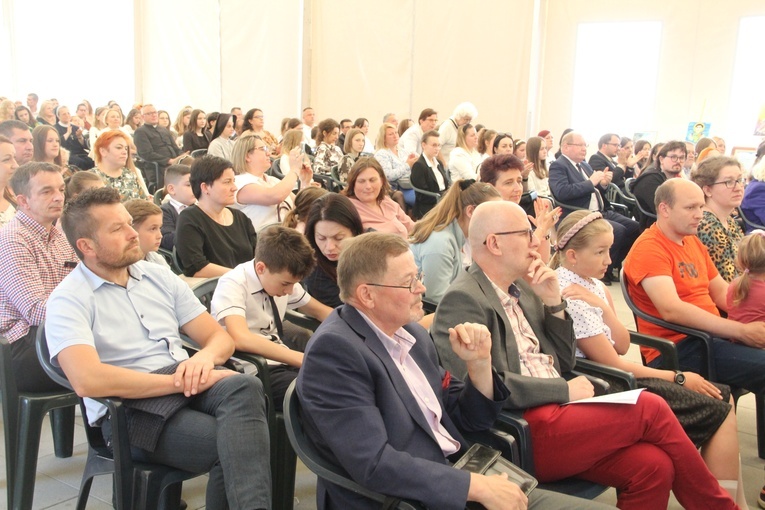 Zabawa. Gala laureatów konkursu "Bł. Karolino, świeć nam przykładem"