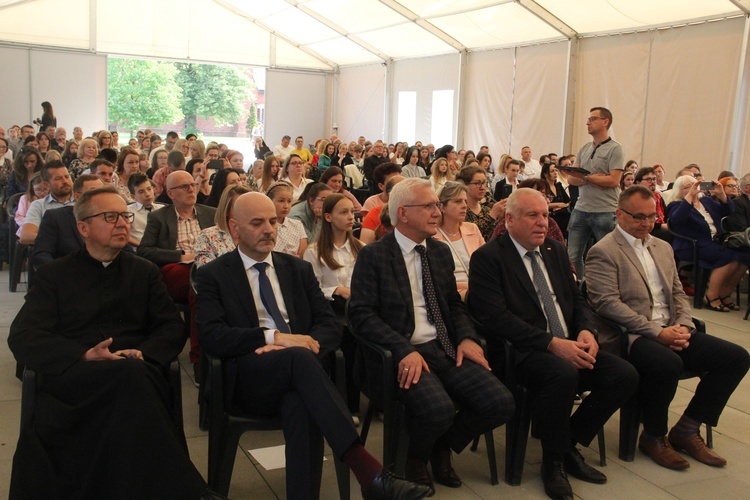 Zabawa. Gala laureatów konkursu "Bł. Karolino, świeć nam przykładem"