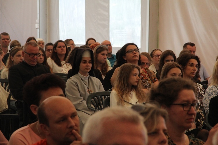 Zabawa. Gala laureatów konkursu "Bł. Karolino, świeć nam przykładem"