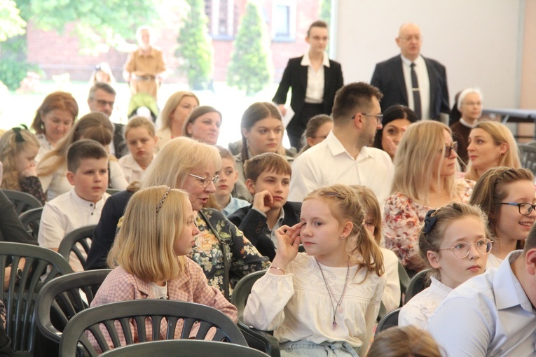 Zabawa. Gala laureatów konkursu "Bł. Karolino, świeć nam przykładem"