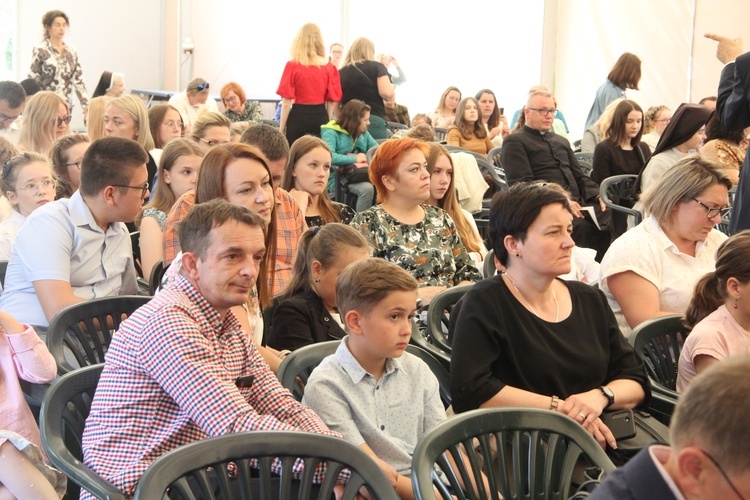 Zabawa. Gala laureatów konkursu "Bł. Karolino, świeć nam przykładem"