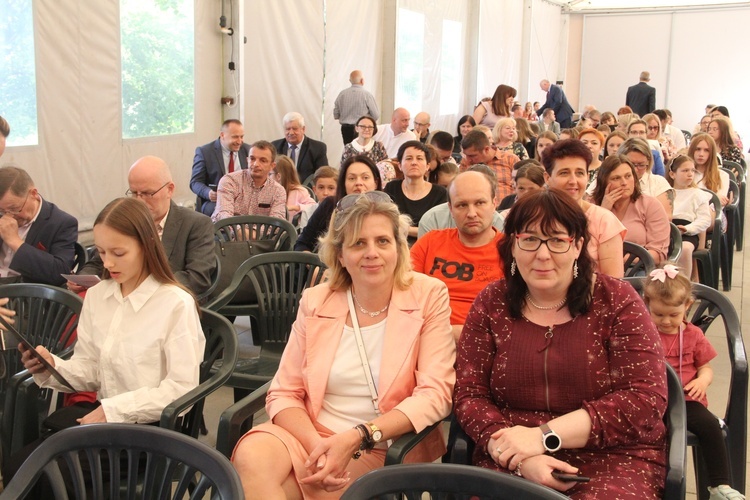 Zabawa. Gala laureatów konkursu "Bł. Karolino, świeć nam przykładem"