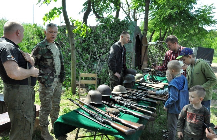 Militarny piknik we Włodzieninie