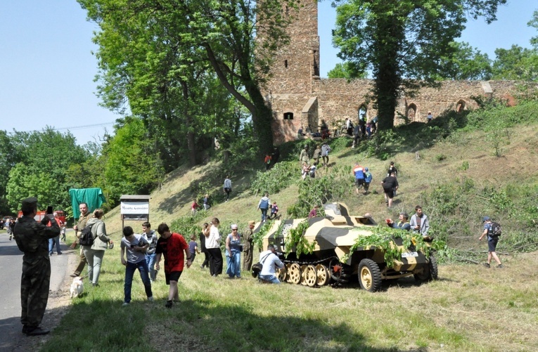 Militarny piknik we Włodzieninie