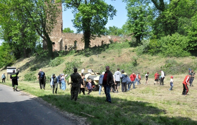 Militarny piknik we Włodzieninie