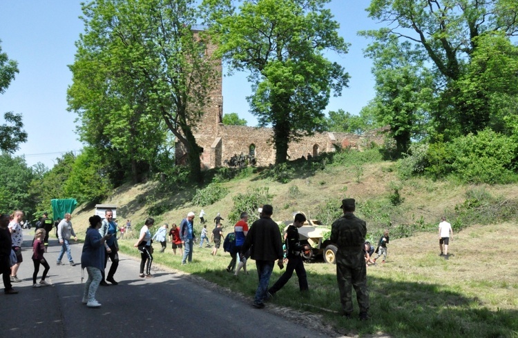 Militarny piknik we Włodzieninie