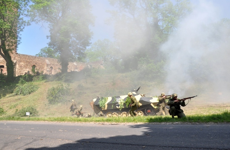 Militarny piknik we Włodzieninie