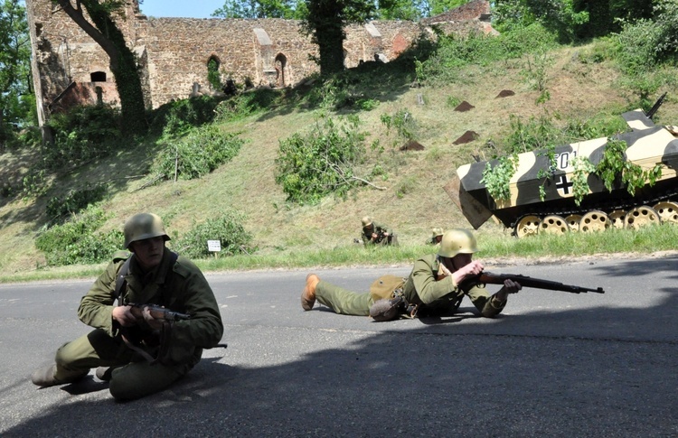 Militarny piknik we Włodzieninie