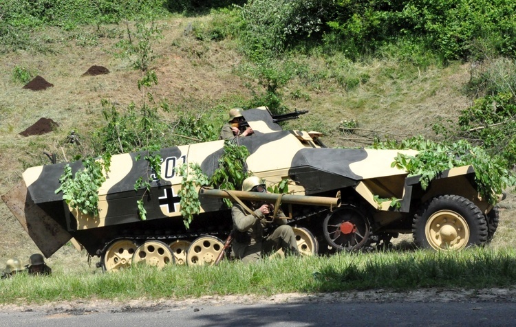 Militarny piknik we Włodzieninie