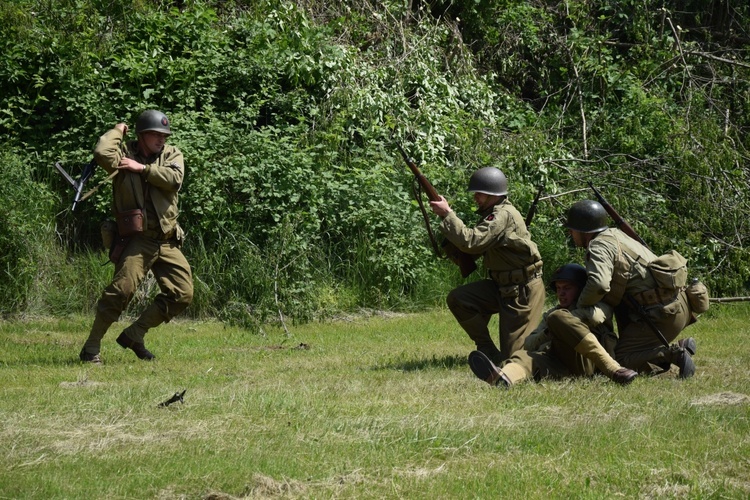 Militarny piknik we Włodzieninie