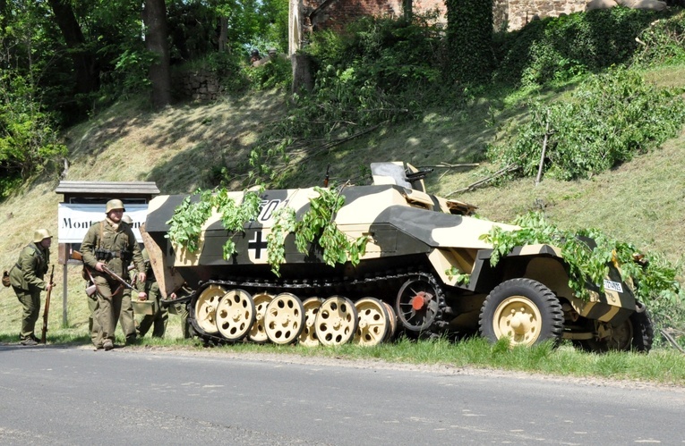 Militarny piknik we Włodzieninie