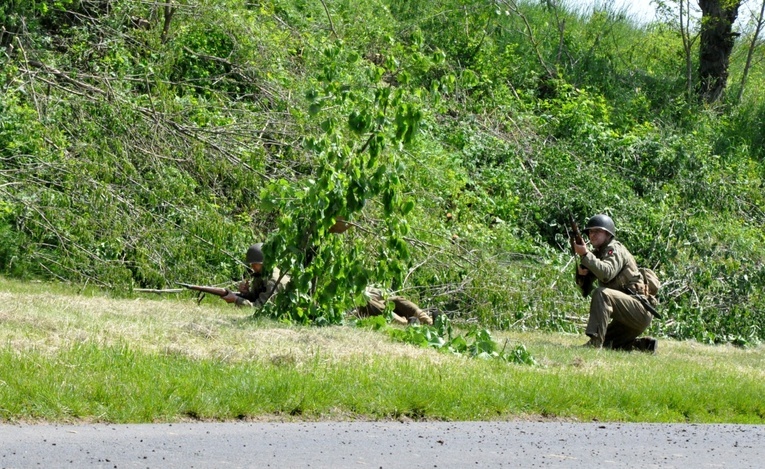 Militarny piknik we Włodzieninie