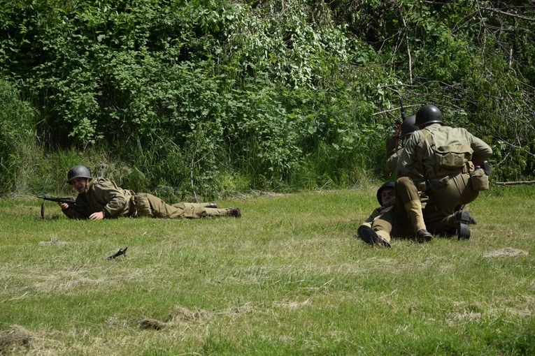 Militarny piknik we Włodzieninie