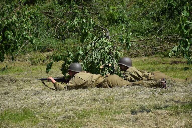 Militarny piknik we Włodzieninie