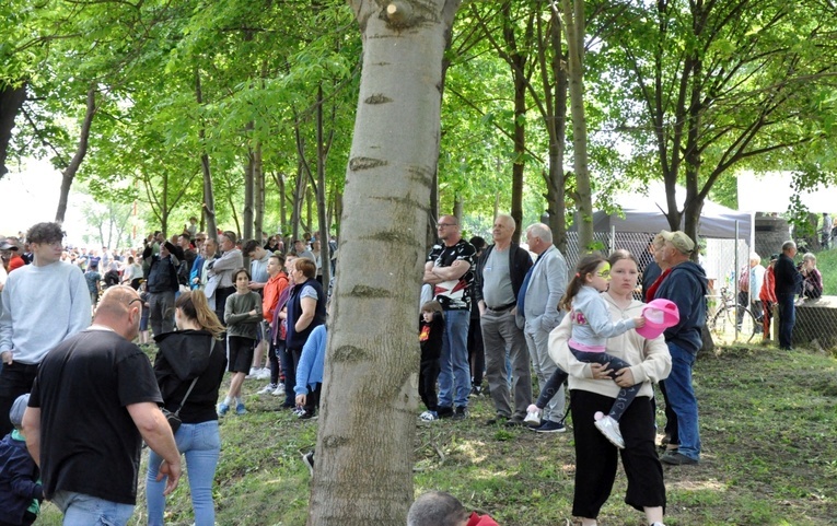 Militarny piknik we Włodzieninie