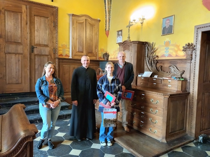 Młodzi pasjonaci katedry