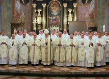 Srebrny jubileusz kapłaństwa zgromadził na modlitwie kapłanów święconych 25 lat temu oraz ich opiekunów i wychowawców.