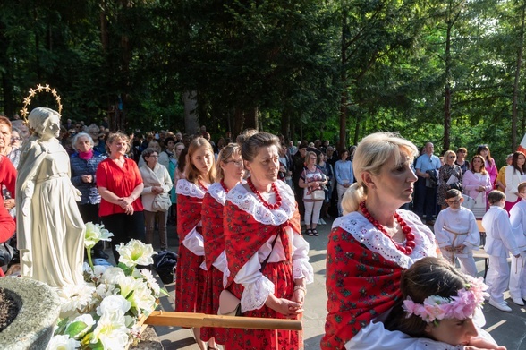 Do Maryi w leśnym sanktuarium