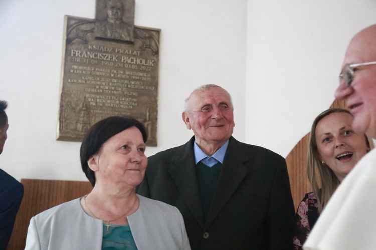 Tablica ks. Pacholika