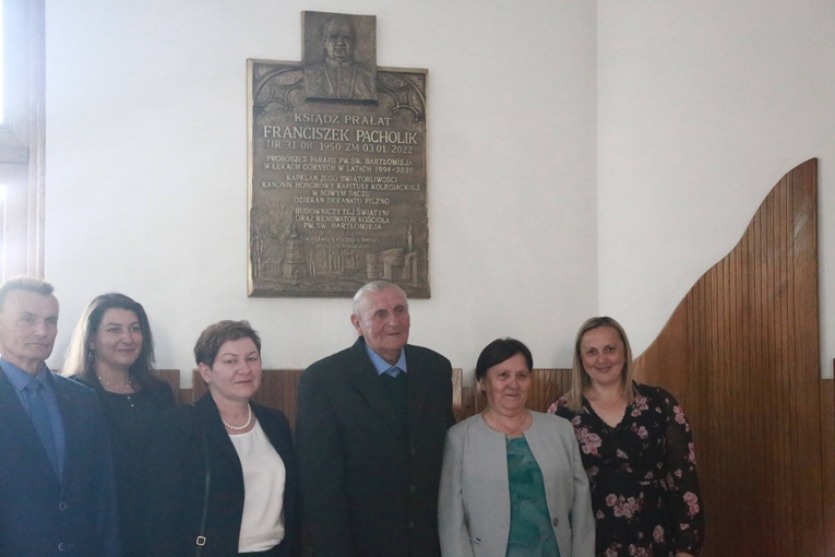 Tablica ks. Pacholika