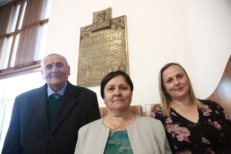 Tablica ks. Pacholika