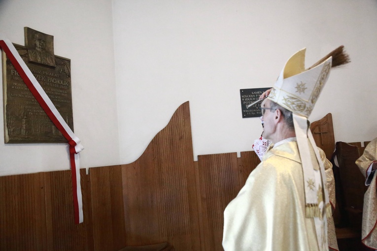 Tablica ks. Pacholika