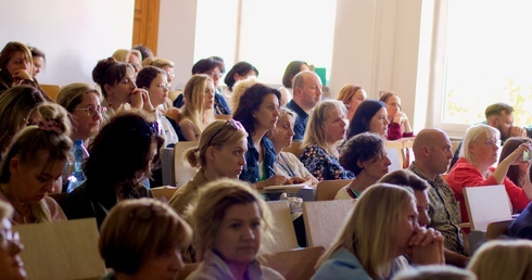 Konferencja o pomocy dzieciom w kryzysie