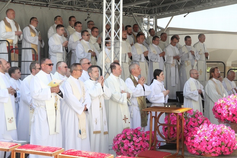 Pielgrzymka kapłanów diecezji tarnowskiej do Tuchowa