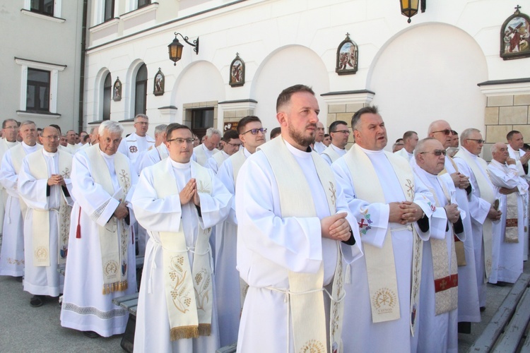 Pielgrzymka kapłanów diecezji tarnowskiej do Tuchowa