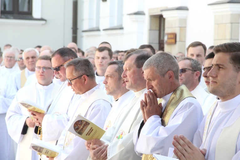 Pielgrzymka kapłanów diecezji tarnowskiej do Tuchowa