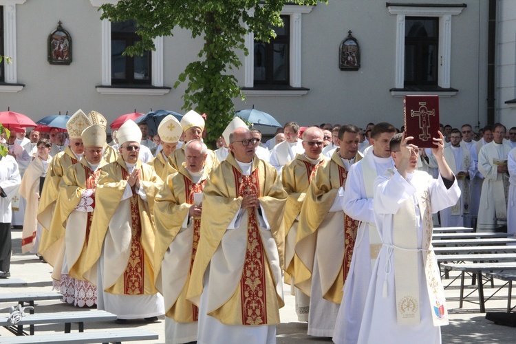 Pielgrzymka kapłanów diecezji tarnowskiej do Tuchowa