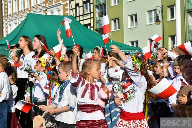 Ukraiński chór dzieci dziękował Polakom przy gorzowskiej katedrze