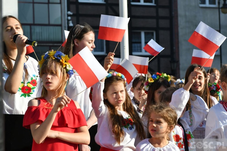 Ukraiński chór dzieci dziękował Polakom przy gorzowskiej katedrze