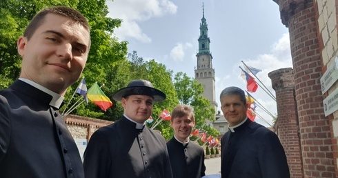 Neoprezbiterzy pojechali na Jasną Górę