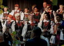 Powiat opoczyński to szereg prężnie działających kół gospodyń i wciąż żywego regionalnego folkloru.