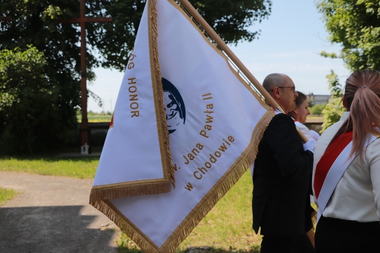 Nadanie imienia i sztandaru szkole w Chodowie