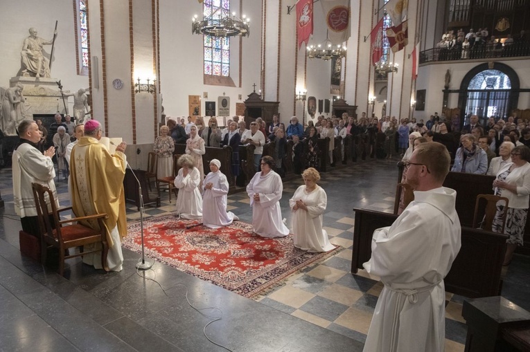 Cztery dziewice konsekrowane