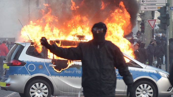 Zamieszki w Lipsku; lewicowi ekstremiści starli się policją